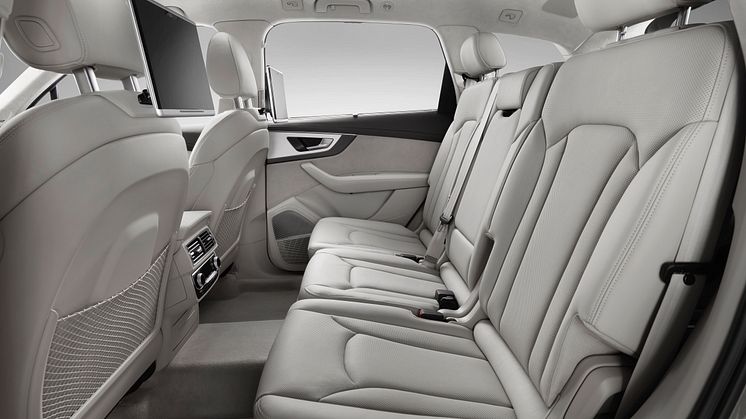 Q7 interior rear