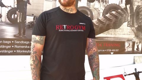 Marcus Fridén, ägare av Retro Gym i Åhus är en av de diplomerade i 100% Hårdträning.
