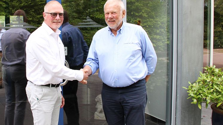 På billedet ses Torben Lind (til højre) og ny adm. direktør Jan Skovgaard Hansen.