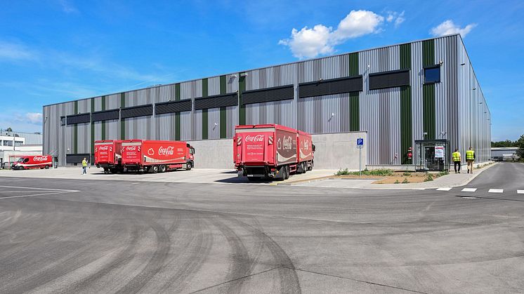 Neuer Logistikstandort in Mörfelden-Walldorf: Coca-Cola beliefert von hier aus die Rhein-Main-Metropole mit bis zu 20.000 Kisten Getränke pro Tag. Foto: Uli Deck / Coca-Cola