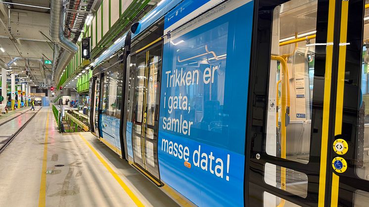 Snart klar til tjeneste: "Datatrikken" får en siste sjekk på Trikkens verksted på Grefsen. (Foto: Sporveien)