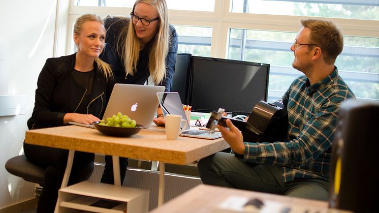 Million Sounds är ett samarbete mellan bolagen Melocom AB och MadeByLinus och är en del av det kreativa nätverket All Creators Together (ACT) som finns på Innovatum. 