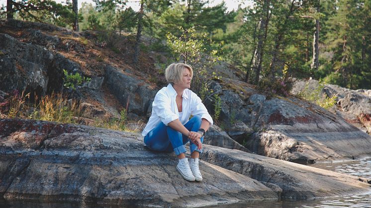 Stanna innan du går - en feelgoodroman i vacker skärgårdsmiljö