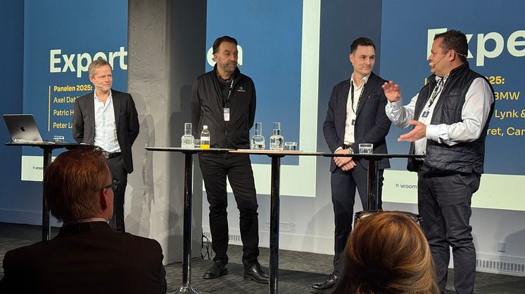Expertpanelen på Vroomdagen 16 januari 2025 i Stockholm, från vänster: Vrooms vd Ulf Roberts-Jones, Peter Lampert, Carstore, Axel Dahlin, BMW, och Patric Holm, Lynk & Co. 