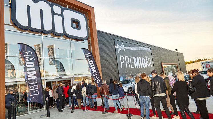 Bild från invigningen av Mios butik i Enköping.