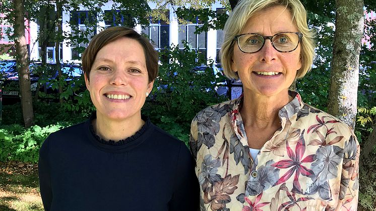Jessica Ekberg och Monika Lång, Råtorpsskolan respektive Södra Råtorps skola, får årets Helgepris.