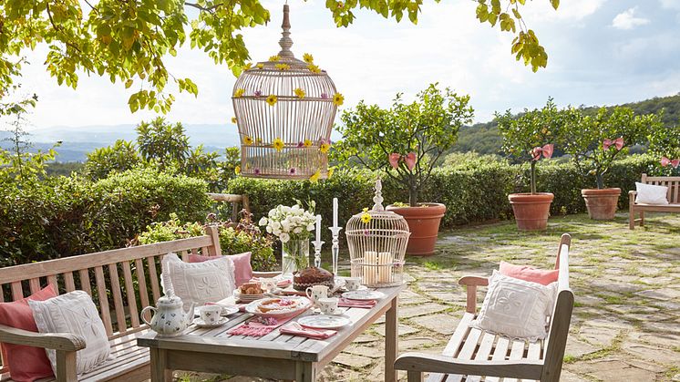 Bienvenue dans un véritable jardin d’été ! Des fleurs multicolores et des fruits frais façon Villeroy & Boch