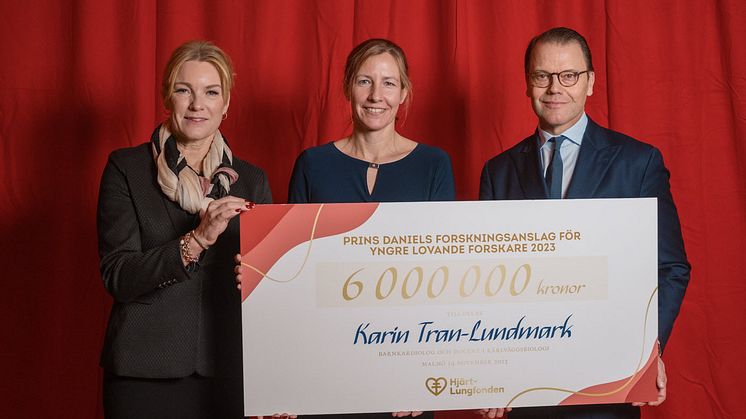 Från vänster: Kristina Sparreljung, generalsekreterare Hjärt-Lungfonden, Karin Tran-Lundmark, barnkardiolog och docent vid Lunds universitet, H.K.H. Prins Daniel 