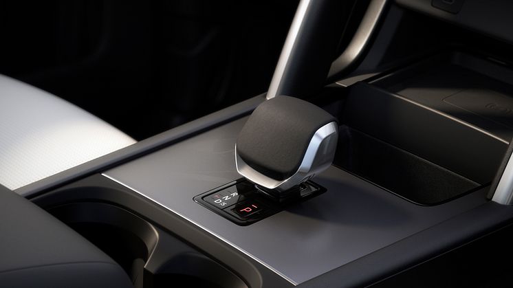 DS_24MY_INTERIOR_GEAR_SHIFTER_140623_05