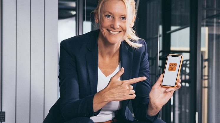 Gründerin Elke Schwarz will mit ihrer App Orange Salamander die Kommunikation von Pharma- und Medizintechnikunternehmen mit Medizinerinnen und Medizinern modernisieren, digitalisieren und optimieren. Bild: Nebular Production / Orange Salamander