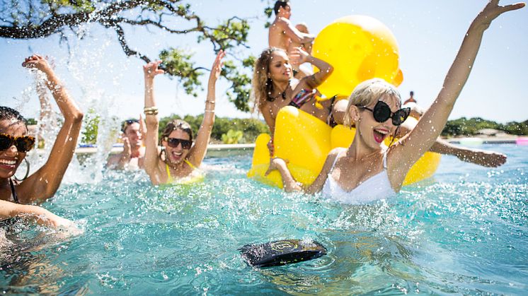 Monster SuperStar BackFloat bjuder på härliga vibes och feststämning i sommar