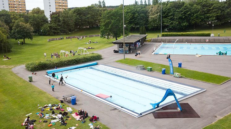 Centralbadet i Norrköping. Sommar sol och bad