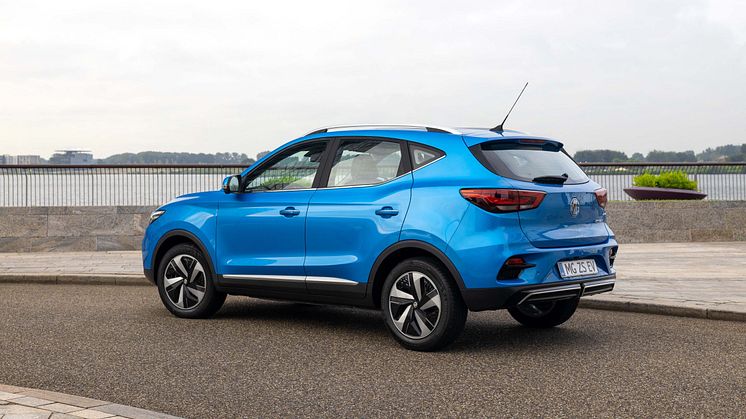 MG-ZS-EV-dynamic-driving-rear-end-02