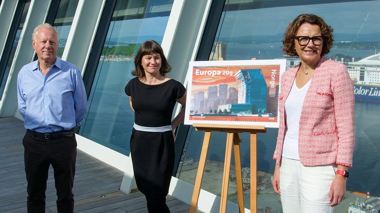 Som det første arrangementet i det nye Munchmuseet ble frimerket lansert på takterrassen 10. juni. Fra venstre Munchmuseets direktør Stein Olav Henrichsen, byråd Rina Mariann Hansen og Postens konsernsjef Tone Wille.