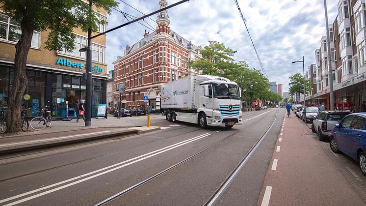 Eldrivna Mercedes-Benz eActros.