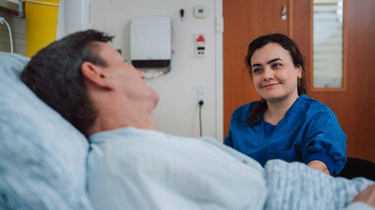 img4359_01_ww_horsens-nurse-and-patient-in-bedroom-4