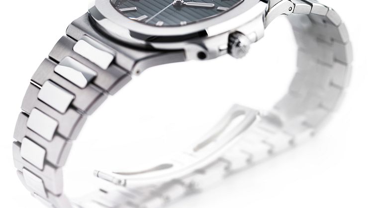 Patek Philippe: A gentleman's wristwatch of steel. Model Nautilus, ref. 5711/1A-001. Mechanical movement with automatic winding, cal. 324 S C. 2009. Estimate: €40,000-53,500 (DKK 300,000-400,000)