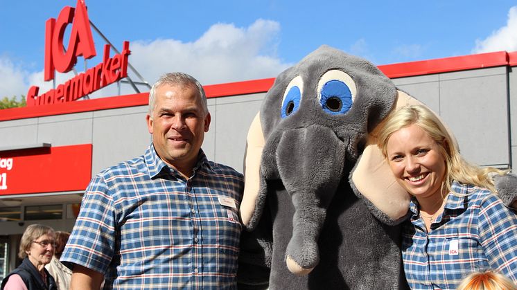 Icahandlare Tomas och butikschef Jonna 