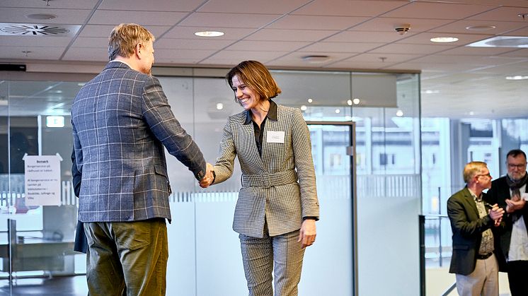 Adm. direktør June Mejlgaard Jensen fra Azets, der var med til tirsdagens nytårskur på Roskilde Rådhus - og som på vegne af Azets Insight II modtog anerkendelse for Gazelle-prisen af kommunens borgmester Tomas Breddam og det lokale erhvervsliv