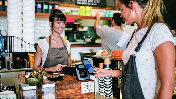 Pagamento digitale con smartphone in modalità contactless via tecnologia NFC 
