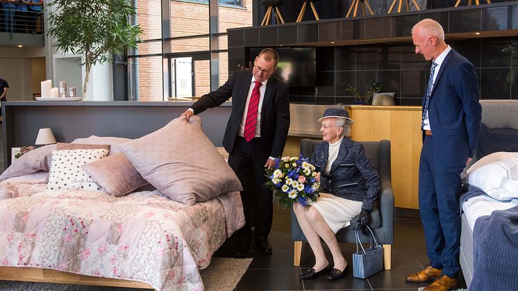 Hoher Besuch: Dänische Königin Margrethe II. besucht die Deutschlandzentrale von DÄNISCHES BETTENLAGER/JYSK in Handewitt