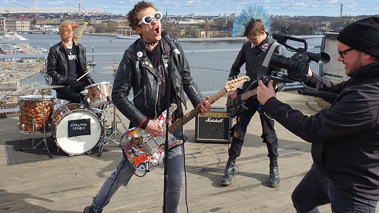 jÖNZZONLIGAN - mORGONROCK - sVERIGES yNGSTA pUNKBAND sLÄPPER mUSIK