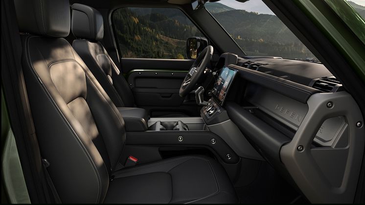 DEF_26MY_CORE_INTERIOR_25052025_03.jpg