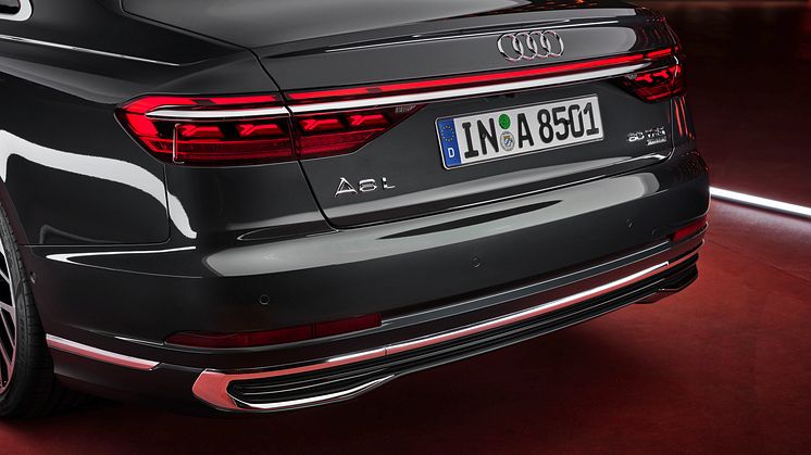 Audi A8 L med OLED-baglygter