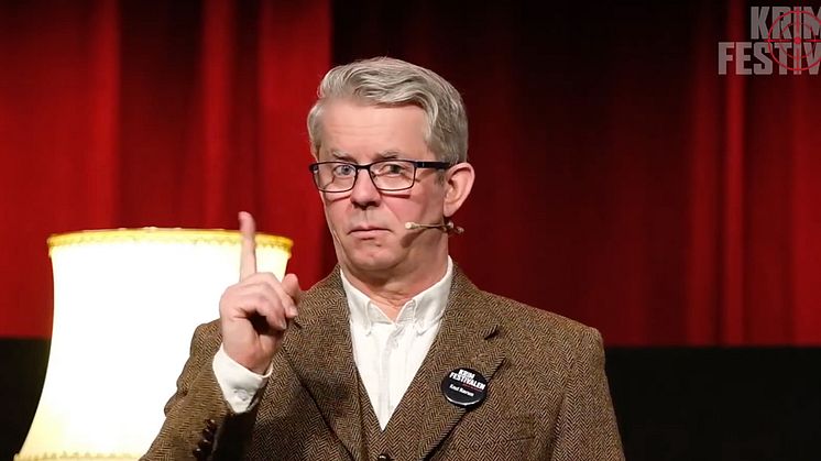 Et av de mest populære innslagene på årets krimfestival har vært Knut Nærums «Norsk kriminallitteraturhistorie fritt etter hukommelsen». Alle programpostene kan ses gratis på Krimfestivalen.no