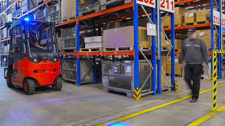 Linde BlueSpot har sålts över 150 000 gånger. Det enkla men också effektiva LED-ljuset ökar säkerheten avsevärt.