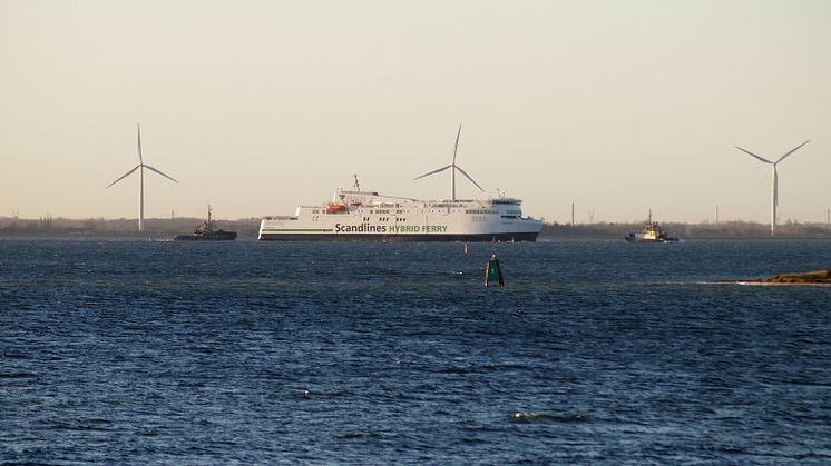 M/F Copenhagen sejler ud fra Fayard i Munkebro den 28. november 2016