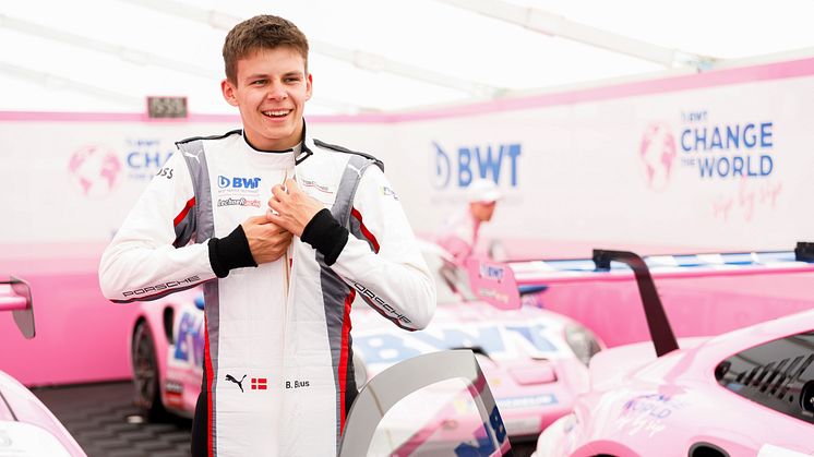 Bastian Buus udbyggede Supercup-føring i kaotisk ræs på Silverstone