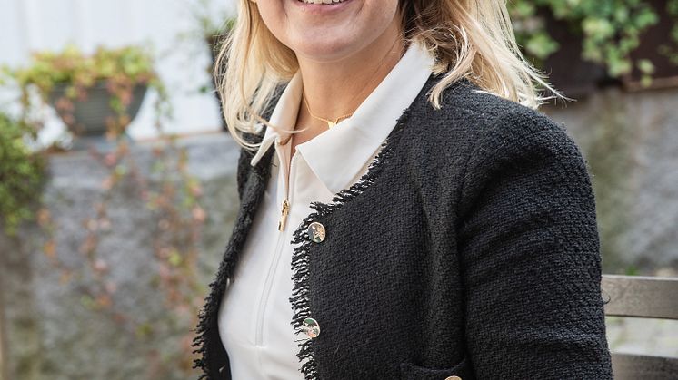 charlotte.hallberg@bjurfors.se
