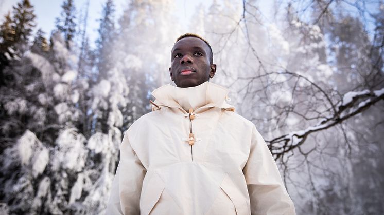 Denne Bergans-anorakken er laget i Spinnovas cellulosebaserte materiale som bruker trær som råmateriale og null skadelige kjemikalier. Foto: Bergans of Norway / Ihne Pedersen