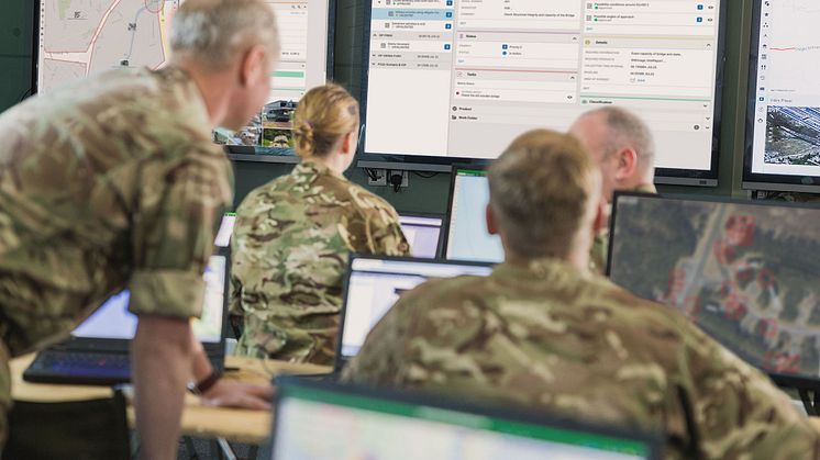 IMG1285_01_UK_Staff-working-with-SitaWare-insight-in-headquarter.jpg