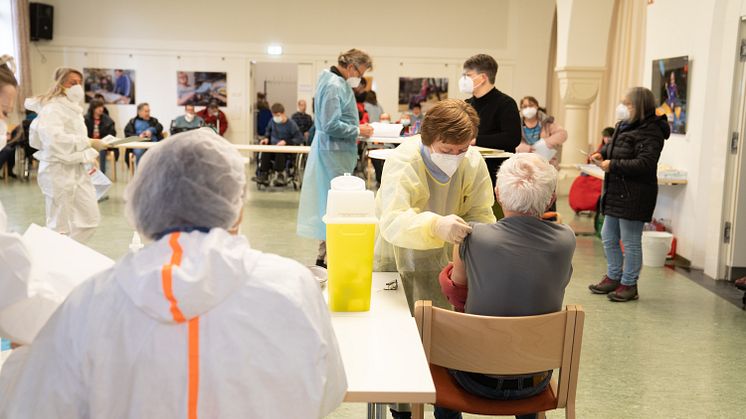 Corona-Impfungen im Hephata-Kirchsaal