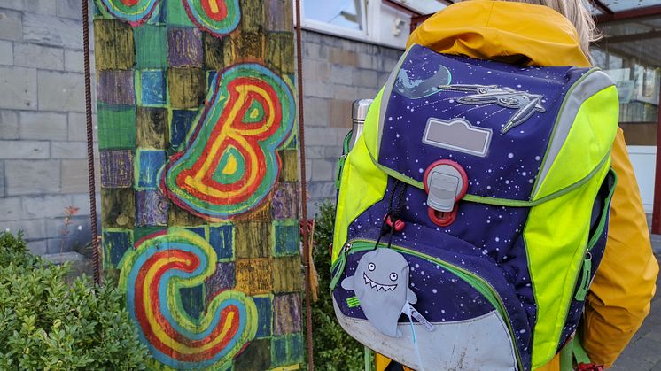 Sicherheit auf dem Schulweg mit den BLINKIS der Barmenia