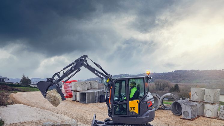 Volvo EC37 minigrävare - arbete