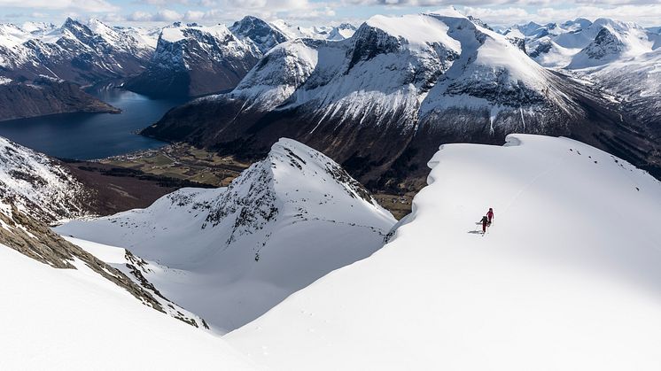 VAKKERT. Kontrasten mellom snø og barmark gir en helt unik turopplevelse.