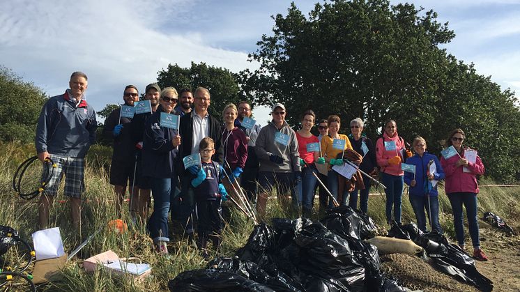 Fred. Olsen holds first-ever 'Beachwatch' event, in support of 'The Great British Beach Clean'