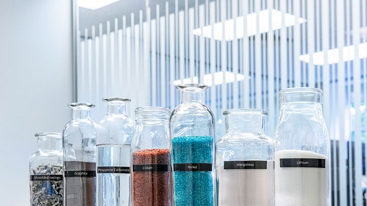 Mercedes-Benz skruer op for genanvendelse af bilbatterier med ny fabrik i 2023