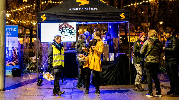 Birte Sjule, fra Sporveien og Sirin Stav, byråd for miljø og samferdsel i Oslo skapte trikkestemning på Grünerløkka onsdag morgen