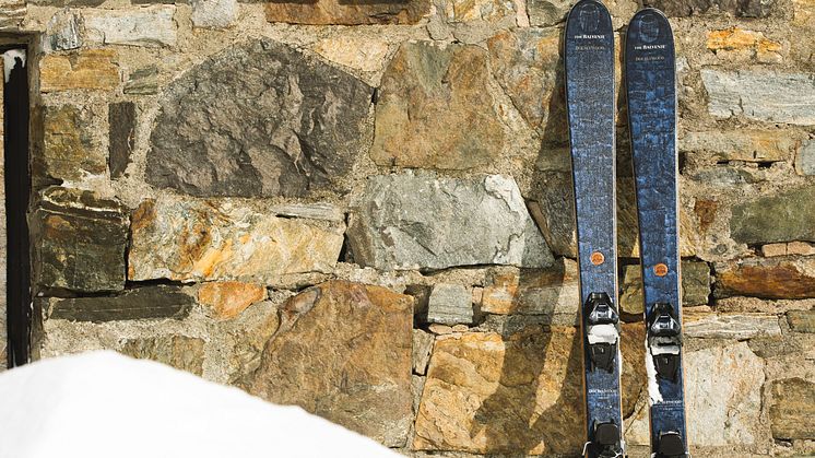 All-mountain skidan The Balvenie DoubleWood Skis har framtagits i ett samarbete mellan The Balvenie och Åre Skidfabrik.