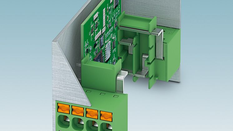 Orthogonal PCB terminal block for DIN rail devices