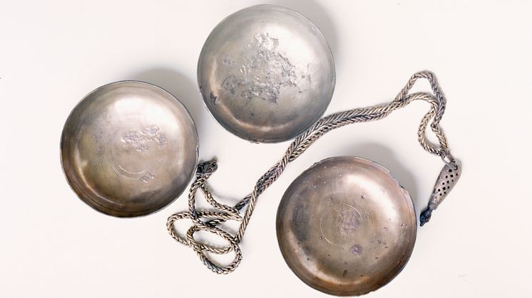 Senvikingatida skålar funna vid Märsta. Foto: Okänd i Stockholms läns museum arkiv.