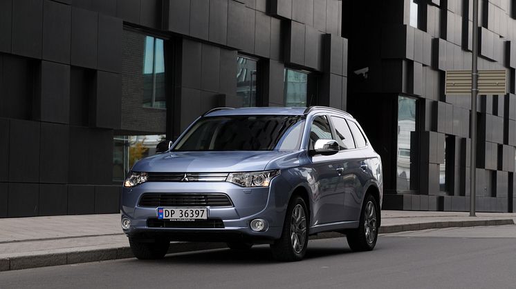 Mitsubishi Outlander Plug-in Hybrid EV 2014
