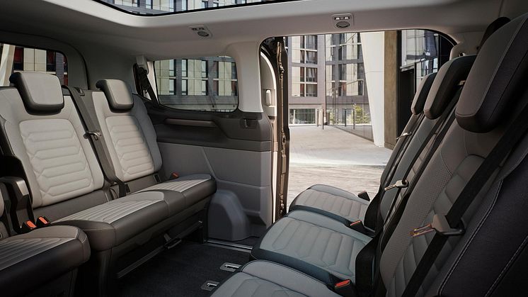 2022_FORD_TOURNEO_TITANIUM_INTERIOR_05-LOW