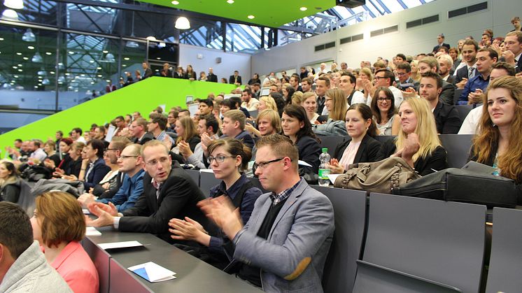 925 Absolventinnen und Absolventen des Akademischen Jahres 2014/2015 am 16. Oktober 2015 feierlich verabschiedet