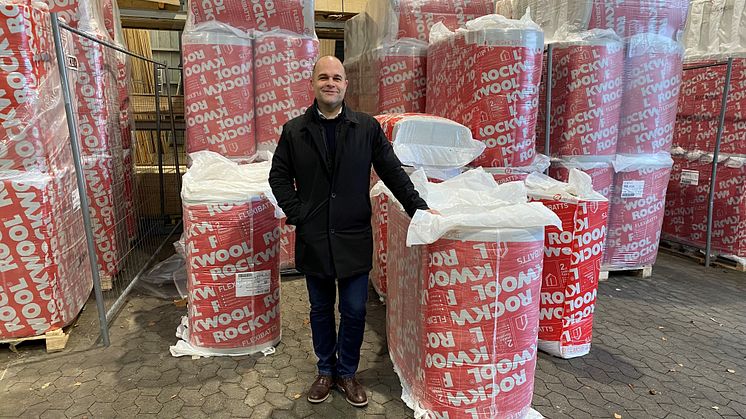 Ulrik Thorsted er direktør for tre XL-BYG byggevarecentre. Han prioriterer bæredygtighed højt og går nu forrest ved at uddanne sig til rådgiver i bæredygtige byggematerialer. Foto: PR