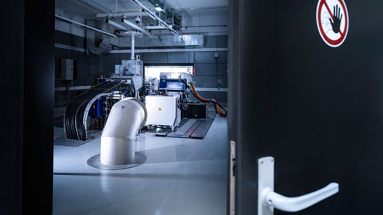 Keyhole view into one of the test benches at the Neuburg facility.jpg